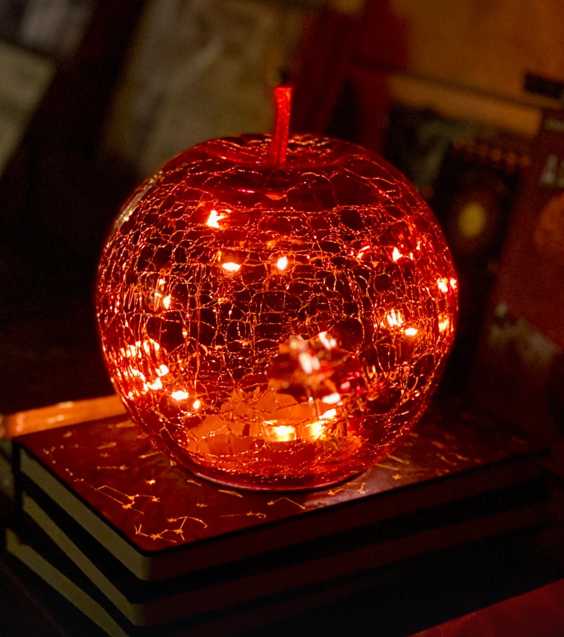 Grande pomme lumineuse en verre rouge craquelé à 20 LED, inspiration Blanche-Neige