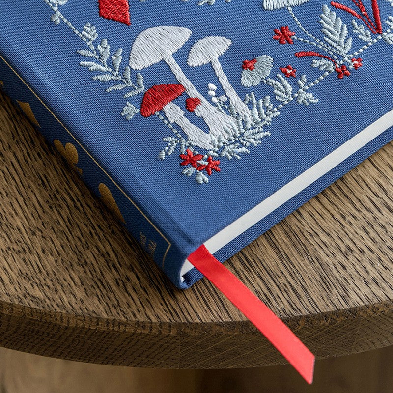 Carnet de notes A5 Alice au Pays des Merveilles, couverture en tissu bleu brodée