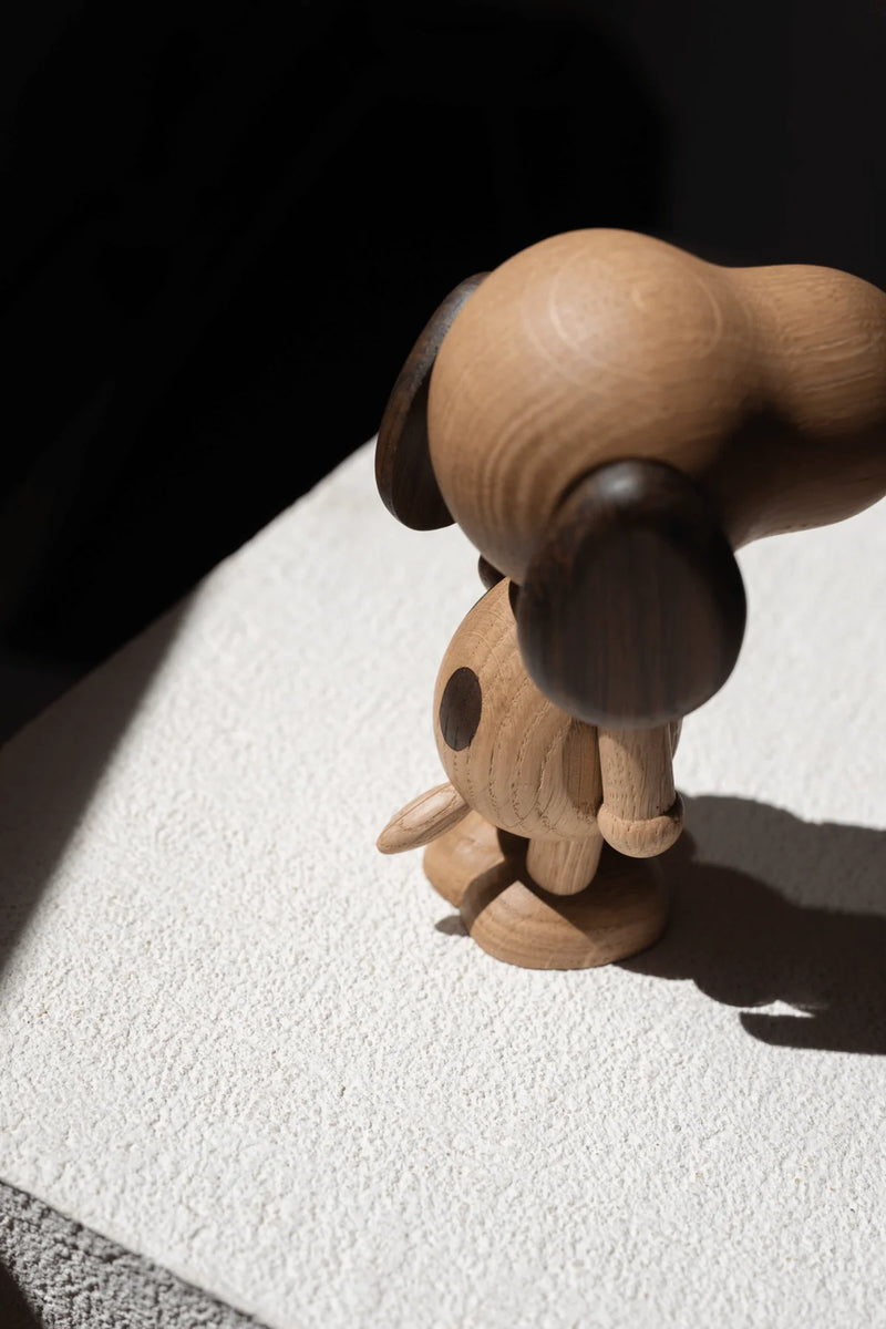 Figurine Snoopy petit modèle en chêne blanc européen, design minimaliste Boyhood, univers Peanuts