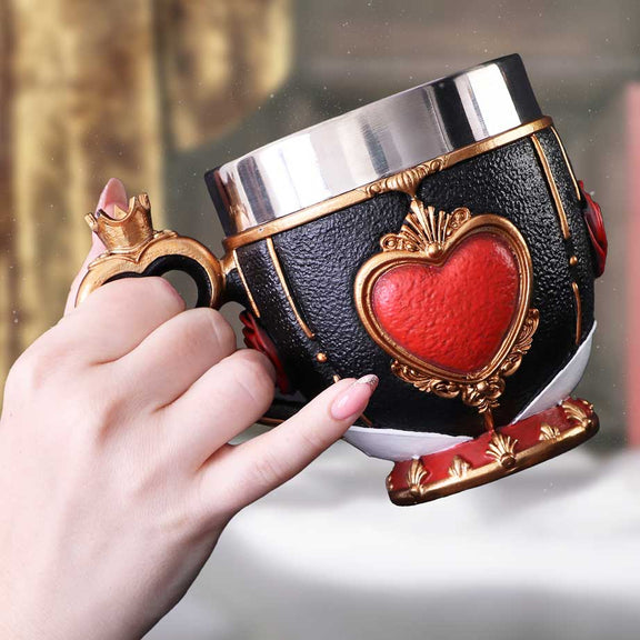 Tasse Reine de Cœur Alice au Pays des Merveilles avec cœur rouge en relief et anse en forme de cœur