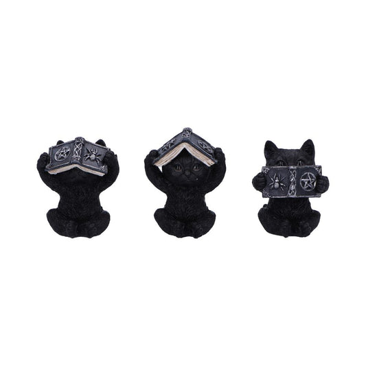Trio de figurines chats occultes sages tenant des grimoires mystiques gravés de pentacles
