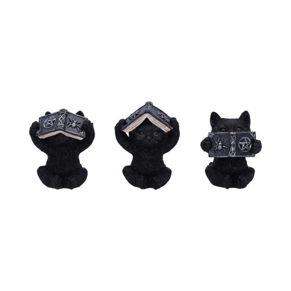 Trio de figurines chats occultes sages tenant des grimoires mystiques gravés de pentacles